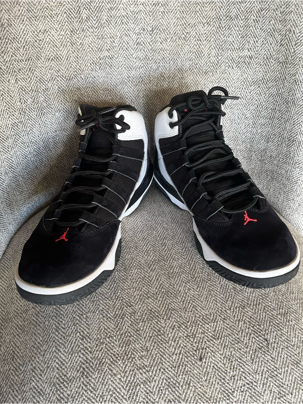 Jordan Max Aura Black White Red Sneakers Big Kids Size 6Y AQ9214-101 - Picture 2 of 7